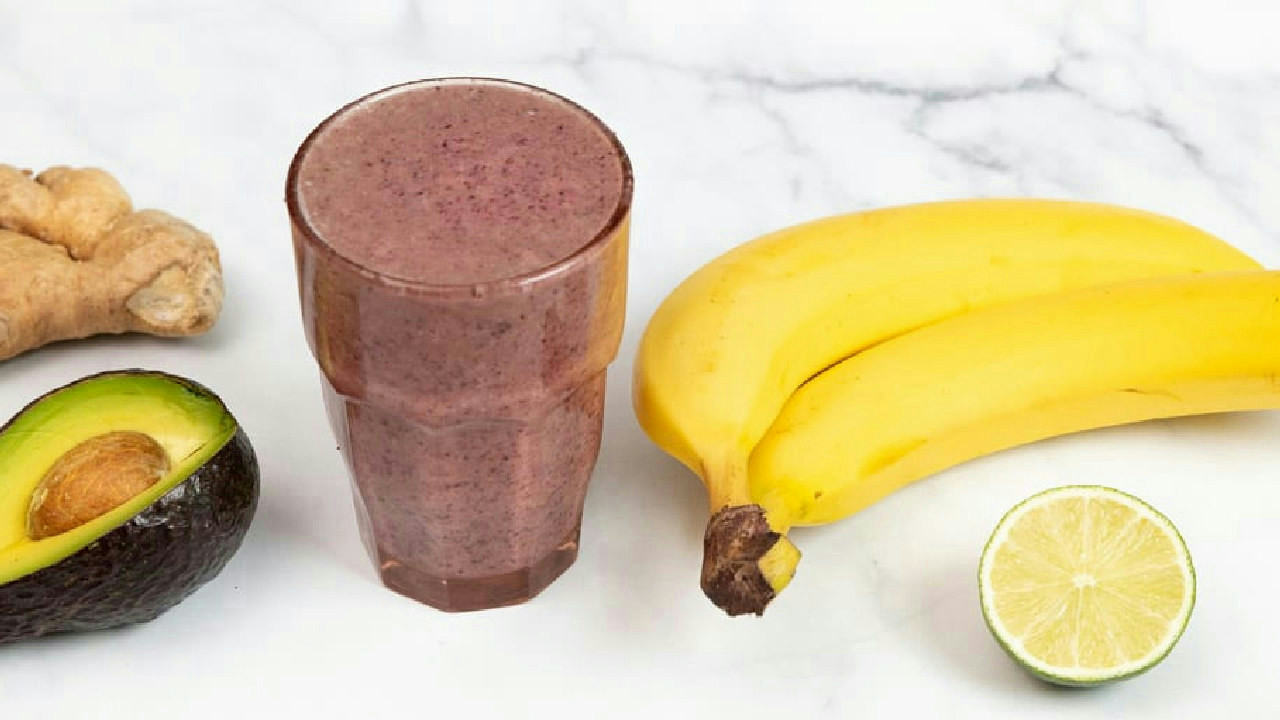 Avocado Smoothie with Berries