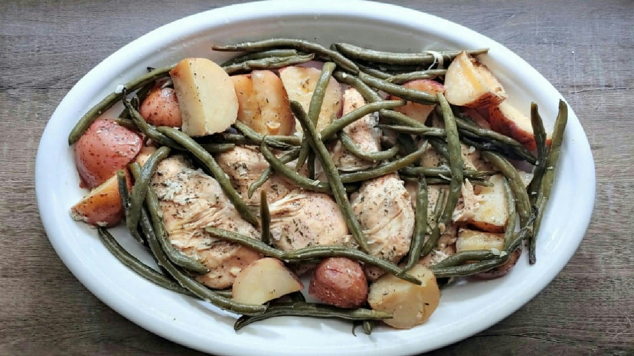 Slow Cooker Lemon Garlic Chicken & Veggies