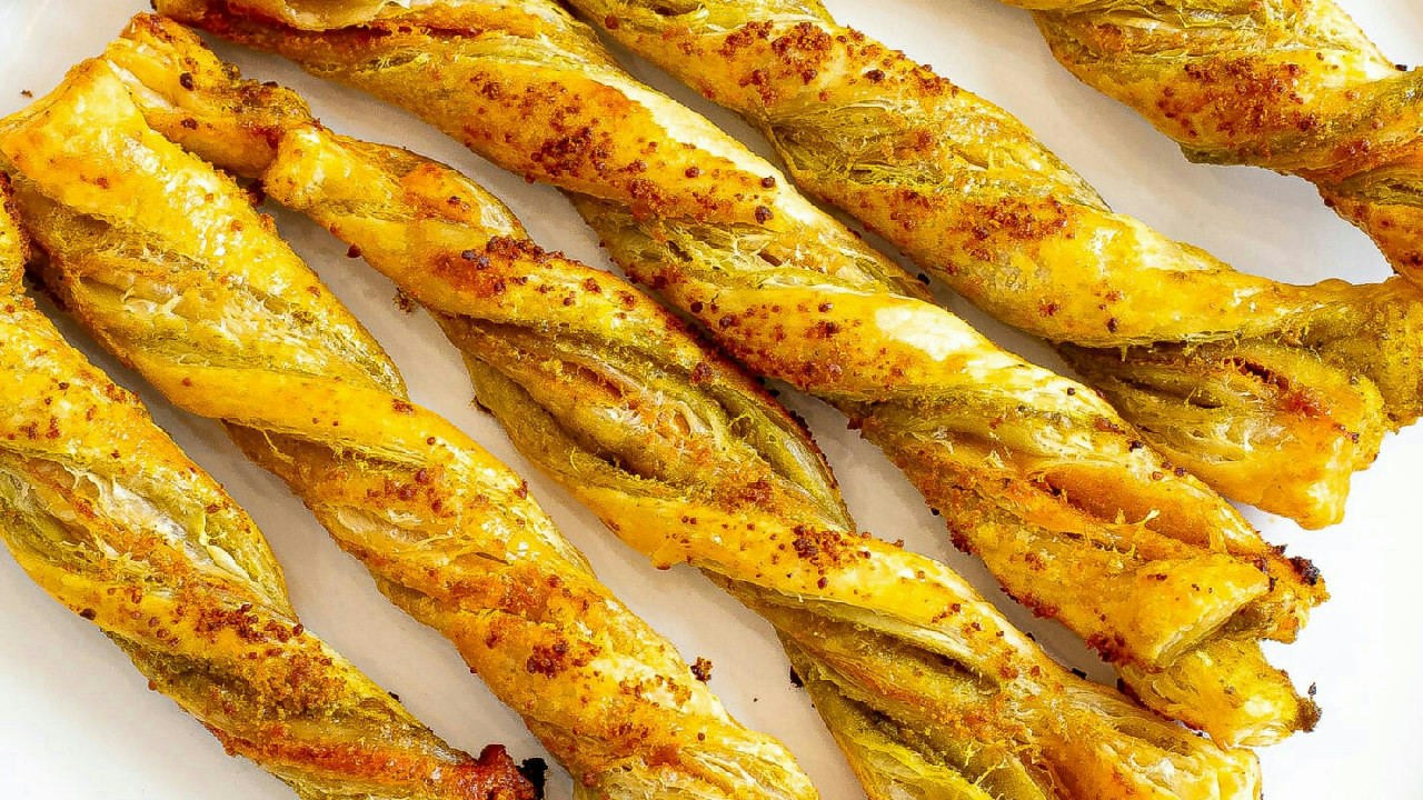 Pesto Parmesan Cheese Straws