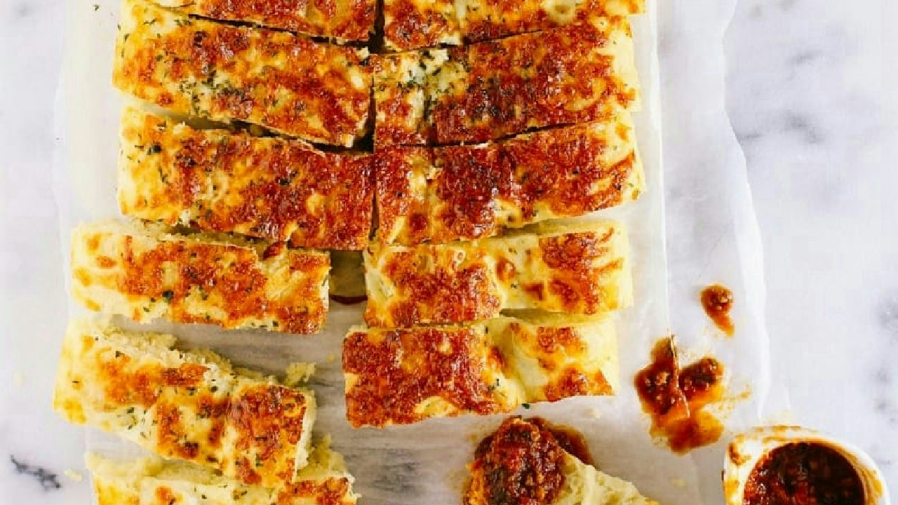 No-Knead Cheesy Garlic Bread Fingers Recipe