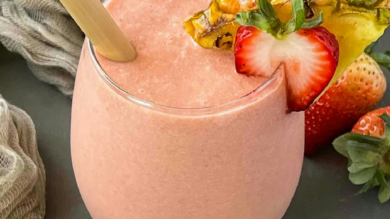The Best Bahama Mama Smoothie