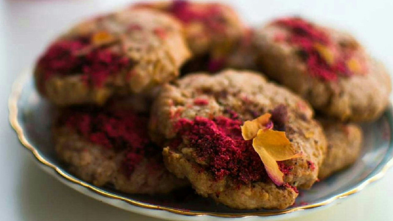 White Chocolate Almond Cookies w/ Raspberry Powder