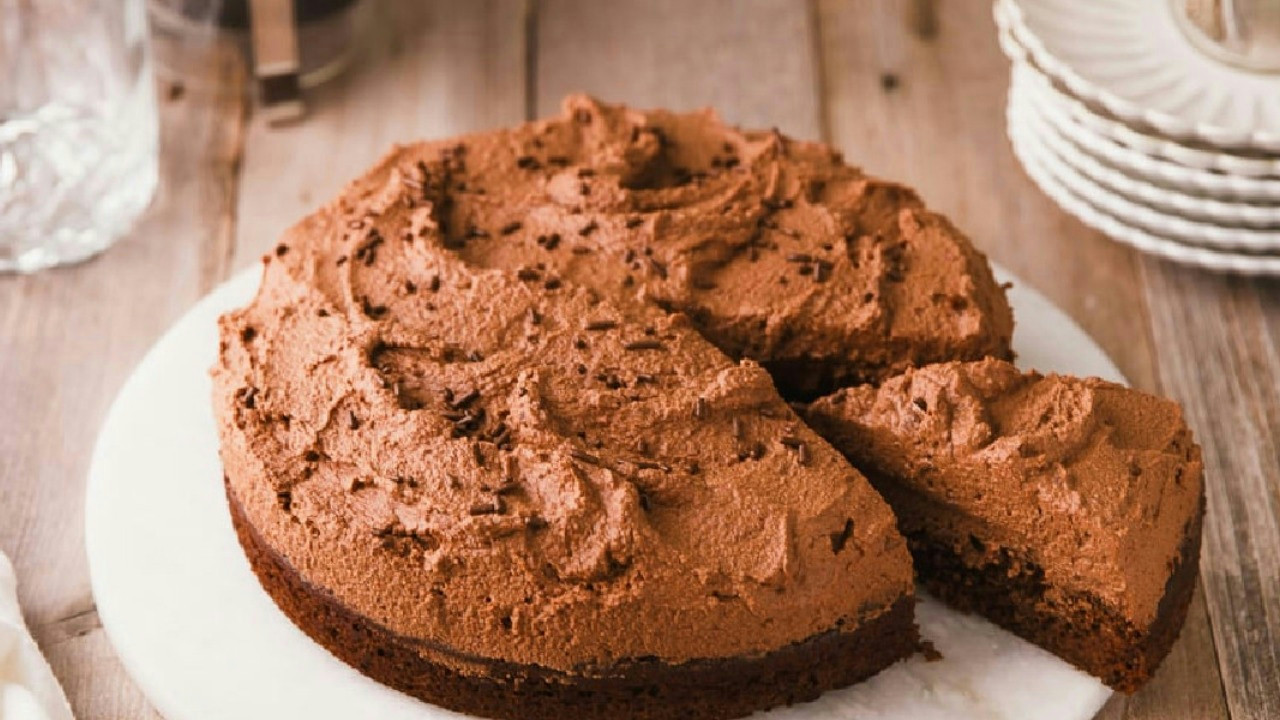 Easy Chocolate Mousse Cake Recipe