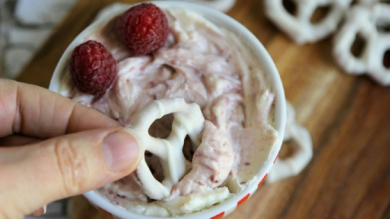 Raspberry Cheesecake Dip Raspberry Cheesecake Dip