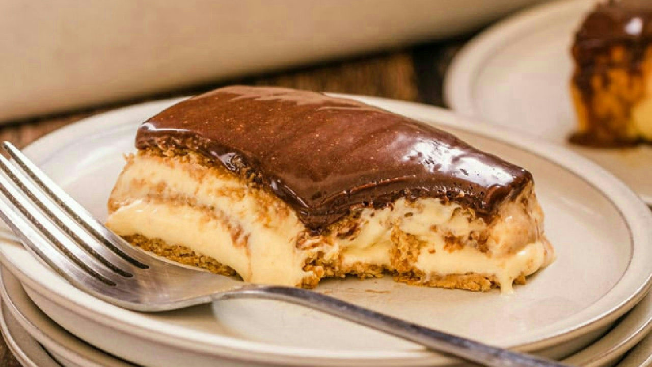 Old-Fashioned Chocolate Eclair Cake Old-Fashioned Chocolate Eclair Cake