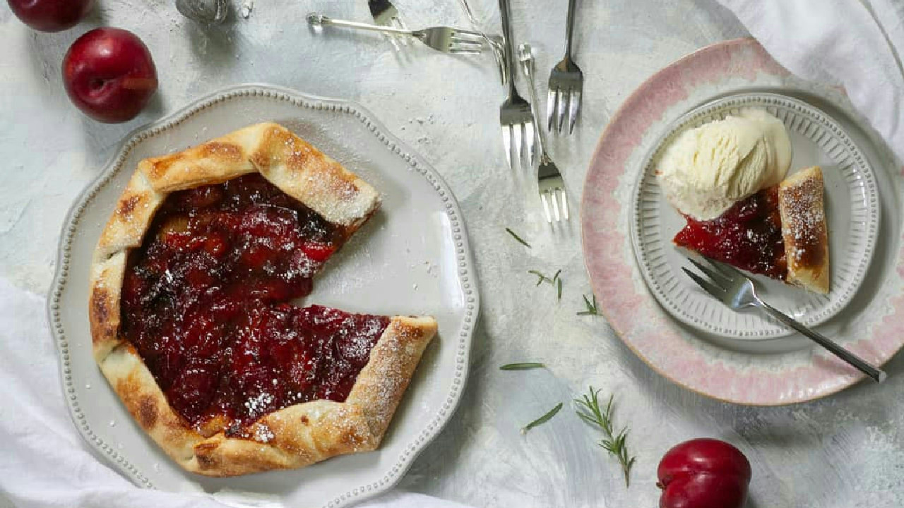Plum Galette (Easy Plum Pie) Plum Galette (Easy Plum Pie)