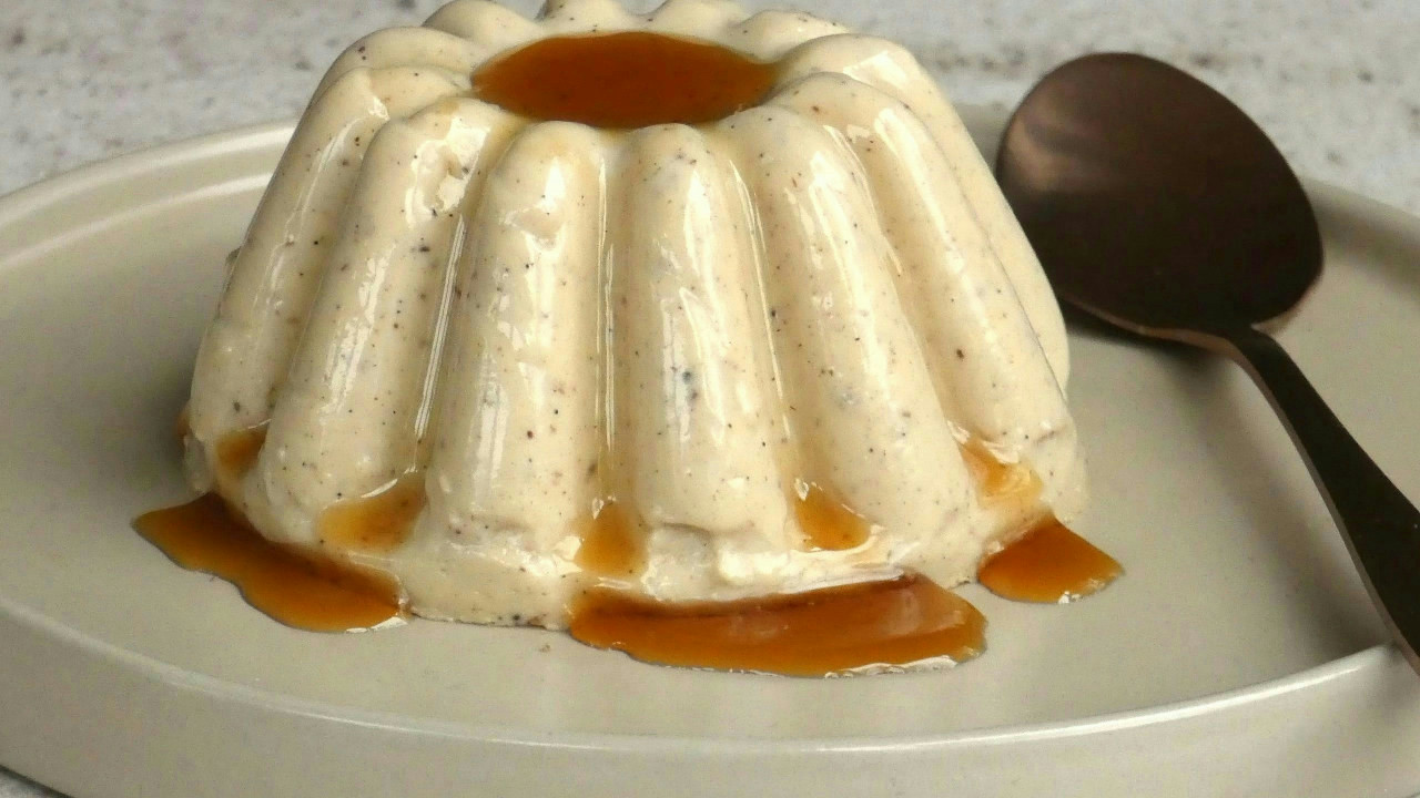 Vegan panna cotta from coconut milk & agar agar