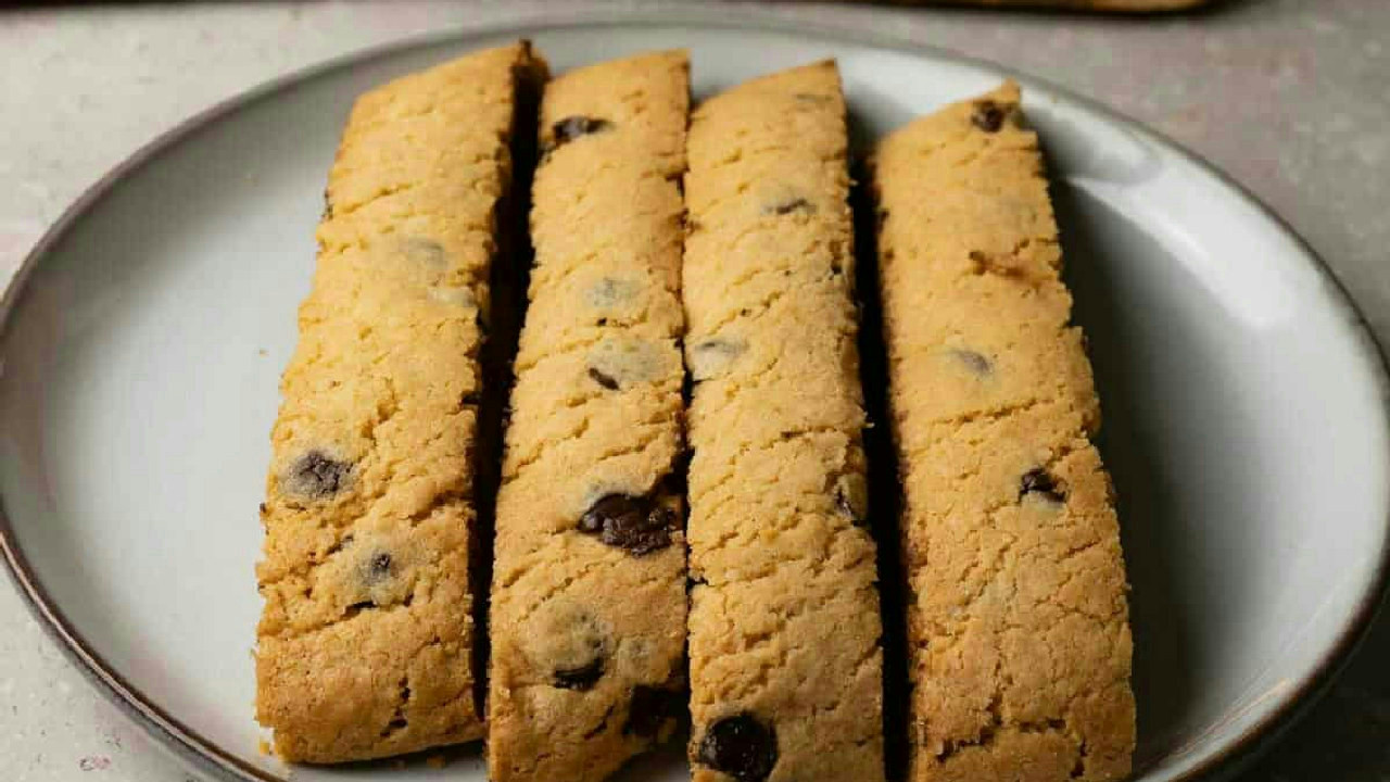 Chocolate chip biscotti Chocolate chip biscotti
