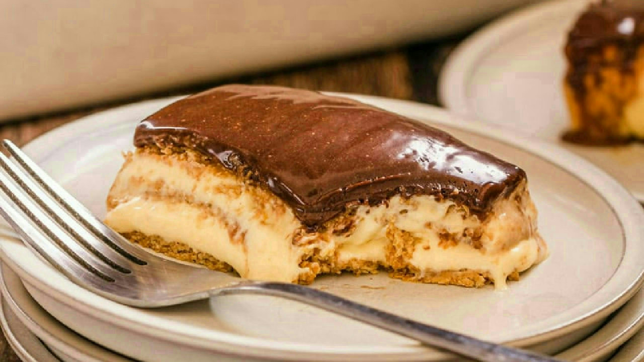 Old-Fashioned Chocolate Eclair Cake Old-Fashioned Chocolate Eclair Cake