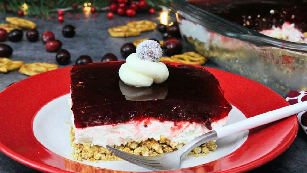 What Makes This No-Bake Cranberry Pretzel Salad a Holiday Hit? What Makes This No-Bake Cranberry Pretzel Salad a Holiday Hit?