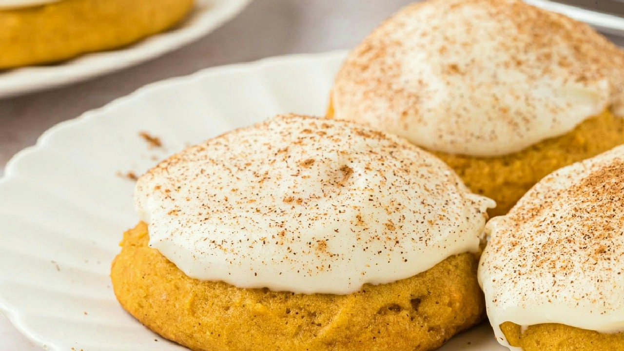 Pumpkin Spice Cookies with Cream Cheese Frosting Pumpkin Spice Cookies with Cream Cheese Frosting