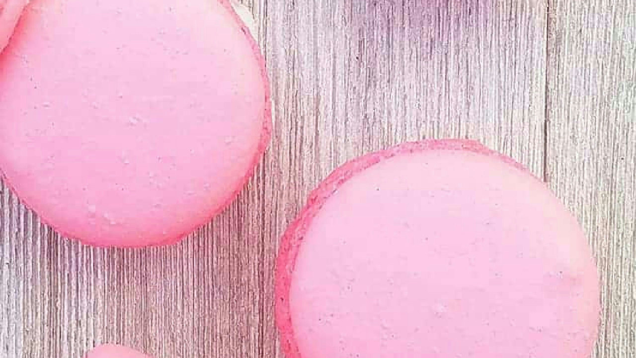 Strawberry Cheesecake Macarons