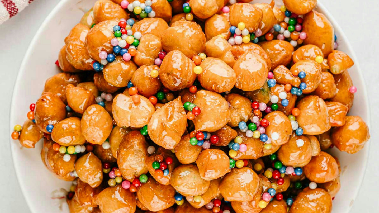 Pignolata (Struffoli) Pignolata (Struffoli)