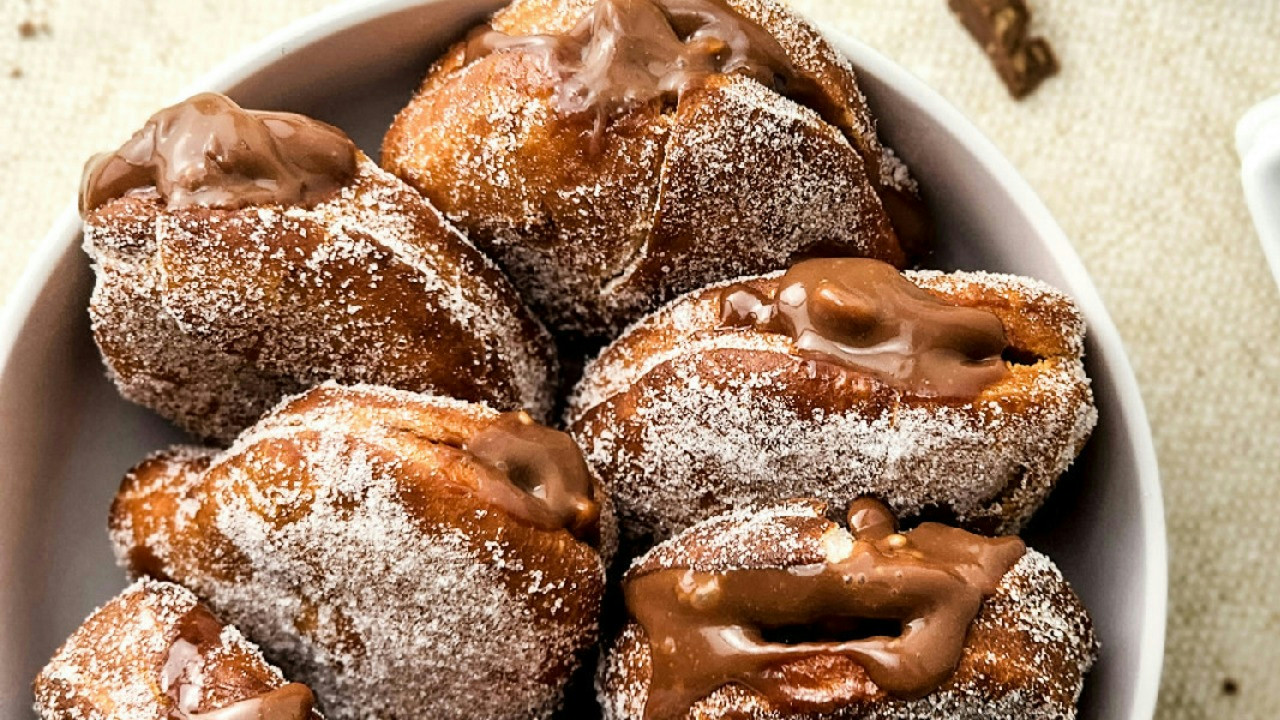 Italian Donuts with Hazelnut Filling
