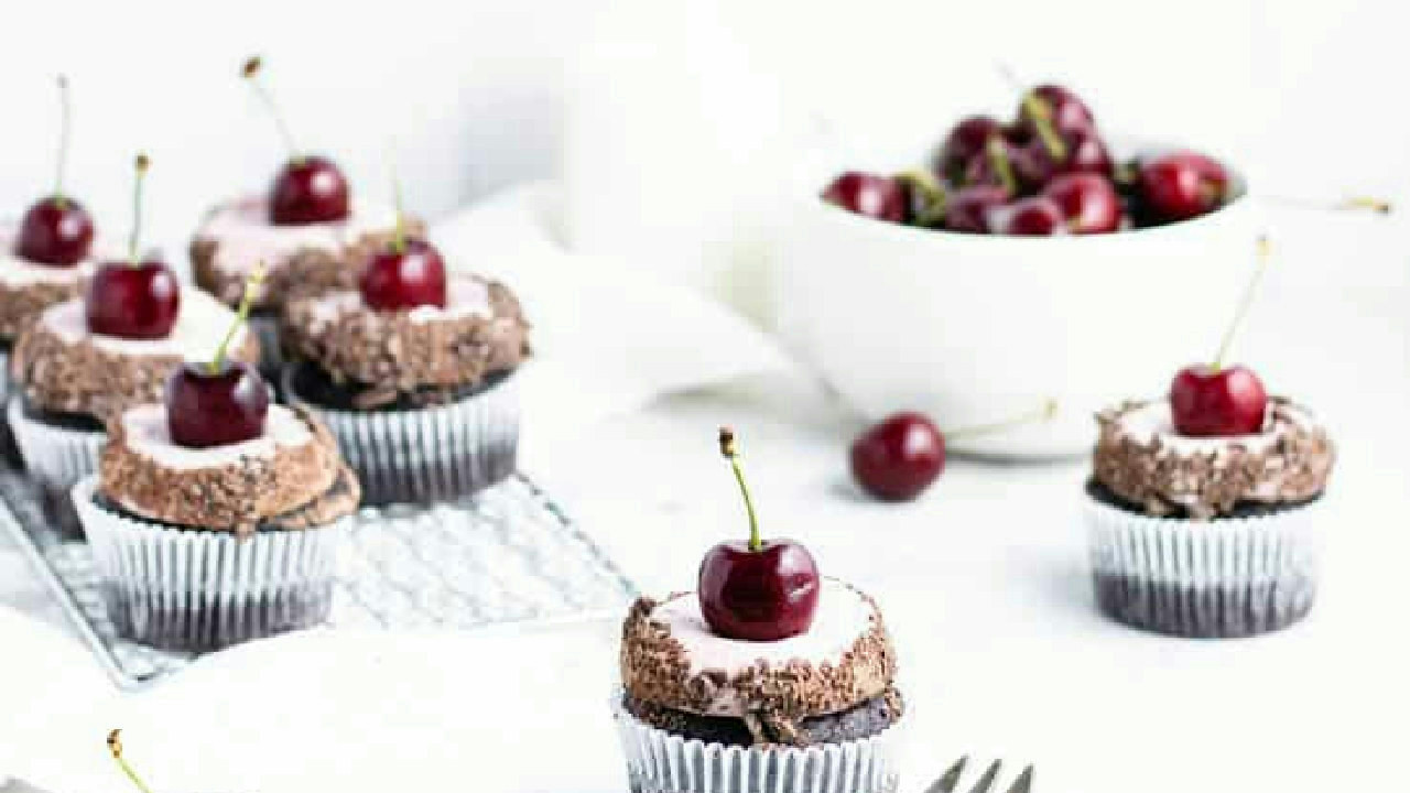 Chocolate Cherry Cupcakes Chocolate Cherry Cupcakes