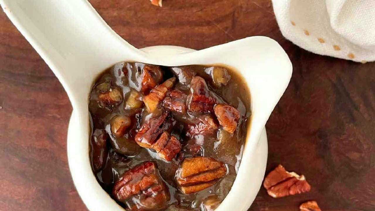 Pecan Praline Sauce - CookinUpLife Pecan Praline Sauce - CookinUpLife