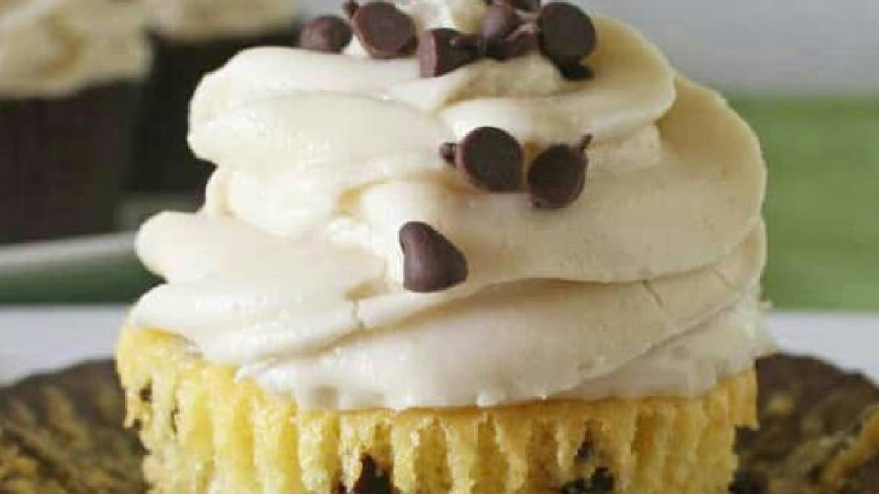 Chocolate Chip Cookie Dough Cupcakes Chocolate Chip Cookie Dough Cupcakes