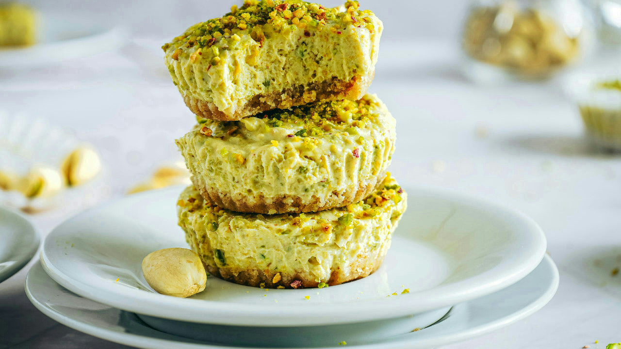 Mini Pistachio Cheesecake Cups Mini Pistachio Cheesecake Cups