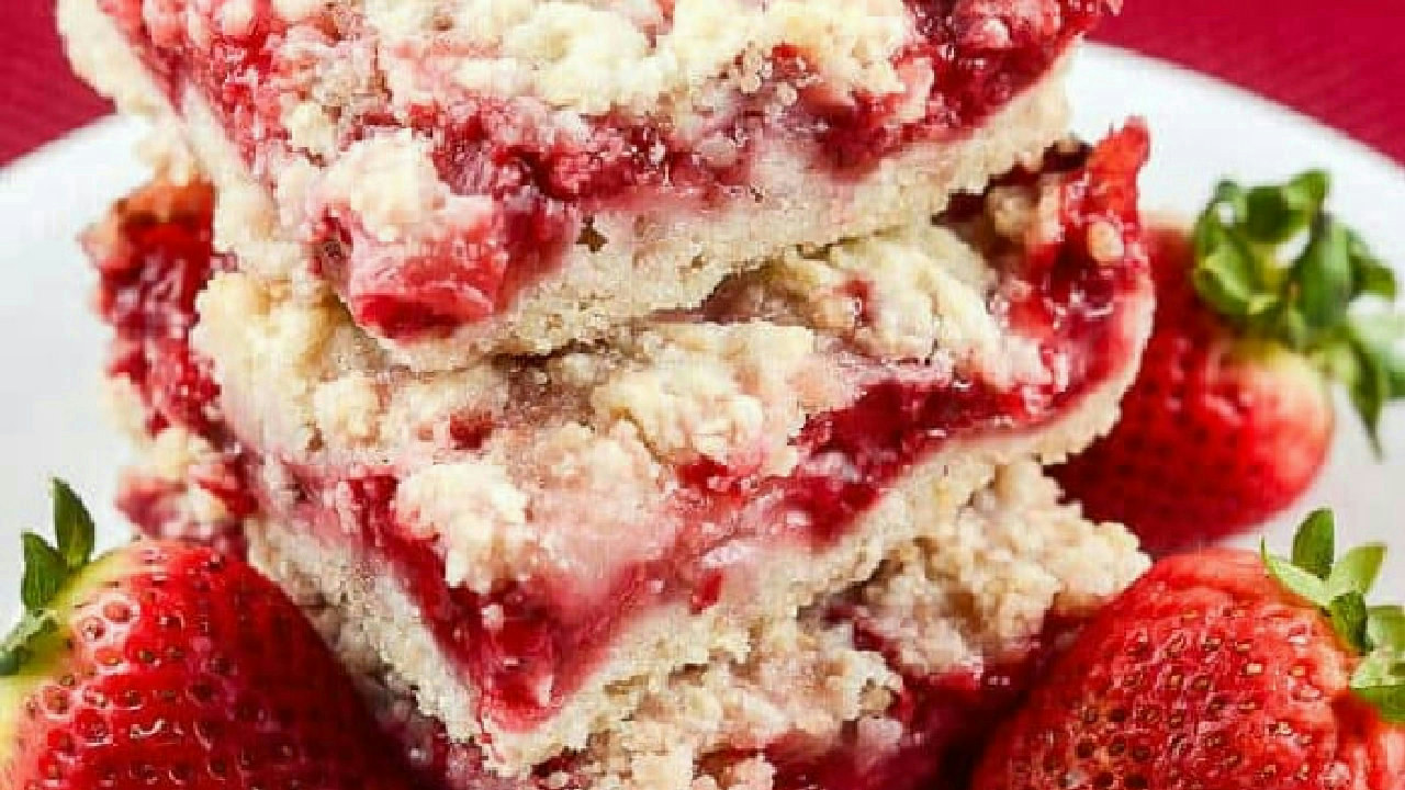 Easy Strawberry Crumb Bars (Fresh or Frozen) Easy Strawberry Crumb Bars (Fresh or Frozen)