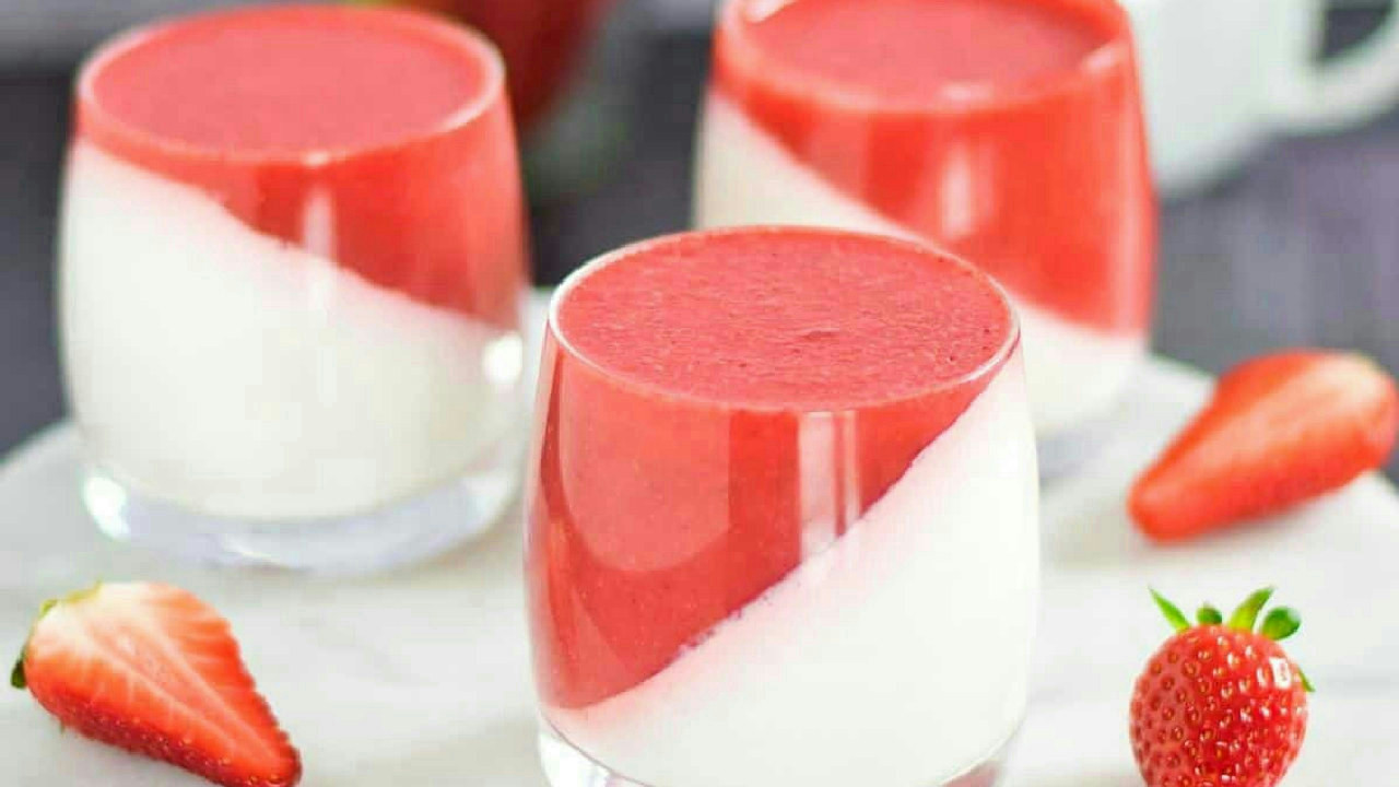 Panna Cotta in Strawberry Sauce