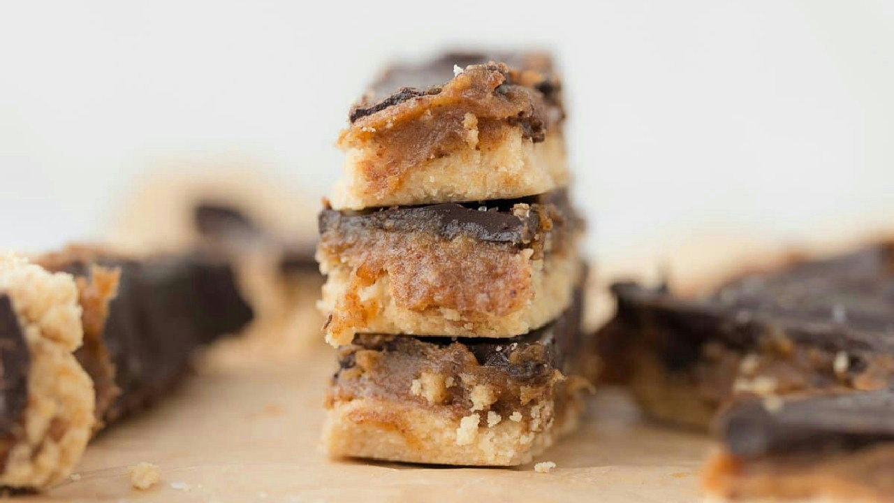 Healthy Twix Bars with Date Caramel