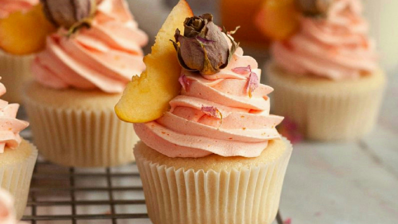 Peach Rose Cupcakes Peach Rose Cupcakes