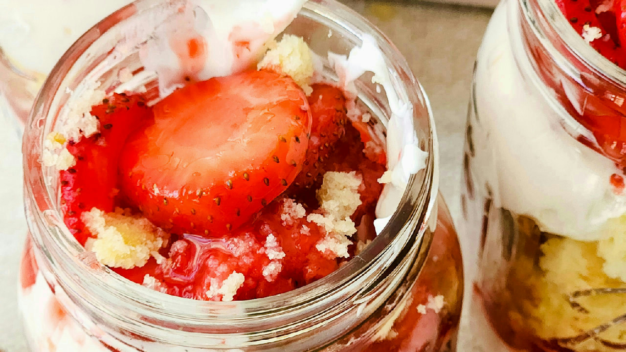 Strawberry Shortcake Cups in Mason Jars Strawberry Shortcake Cups in Mason Jars