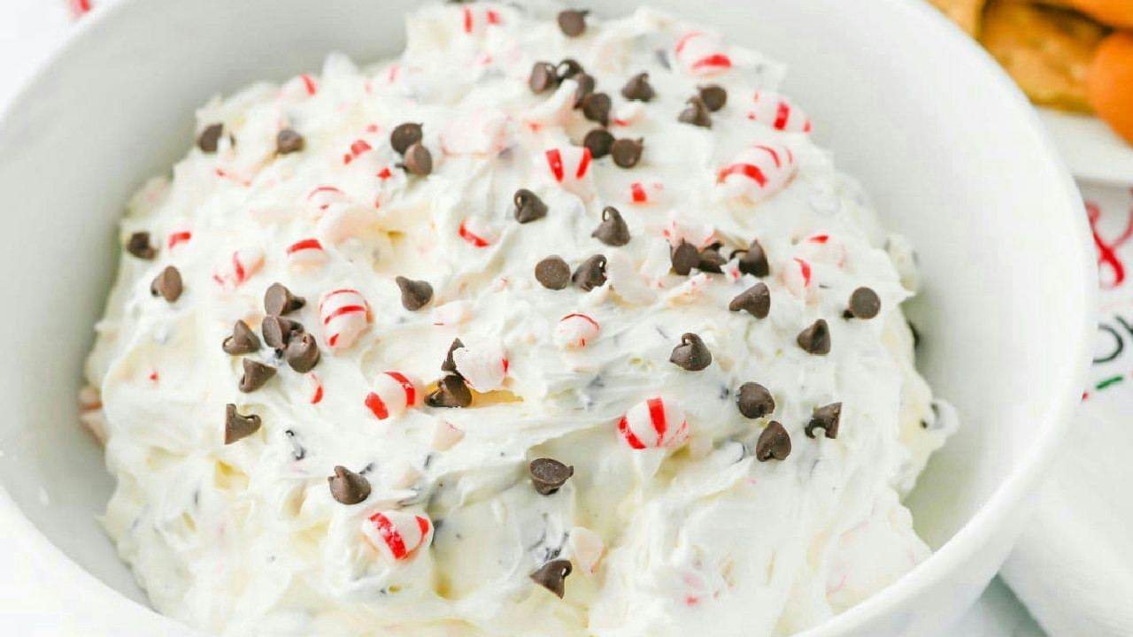 10 Minute Peppermint Bark Dip 10 Minute Peppermint Bark Dip