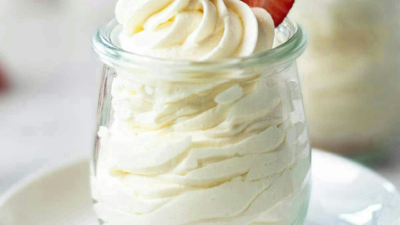 No Bake Cheesecake Mousse Cups Recipe - So Easy! No Bake Cheesecake Mousse Cups Recipe - So Easy!