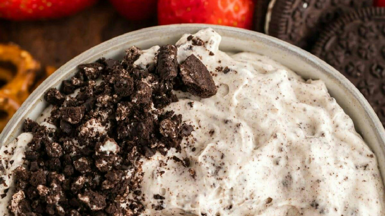 Easy Oreo Fluff Dessert Dip Recipe (No Cool Whip) Easy Oreo Fluff Dessert Dip Recipe (No Cool Whip)