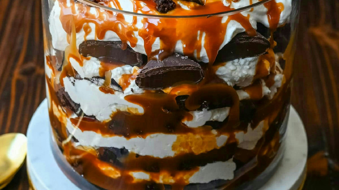 Salted Caramel Brownie Cheesecake Trifle Salted Caramel Brownie Cheesecake Trifle