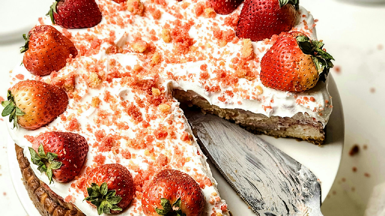 Strawberry Crunch Cheesecake Strawberry Crunch Cheesecake