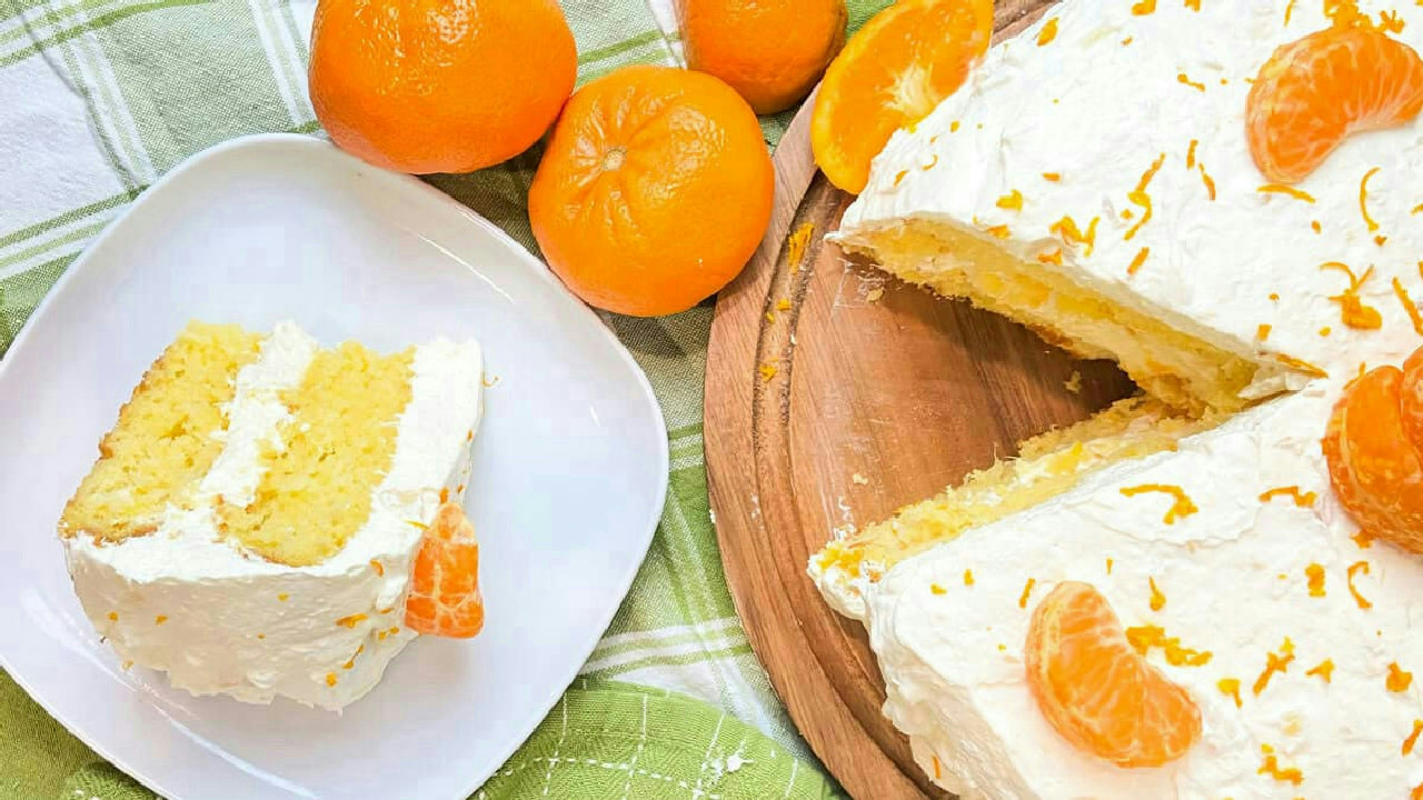 Mandarin Orange Cake with Pineapple Frosting Mandarin Orange Cake with Pineapple Frosting