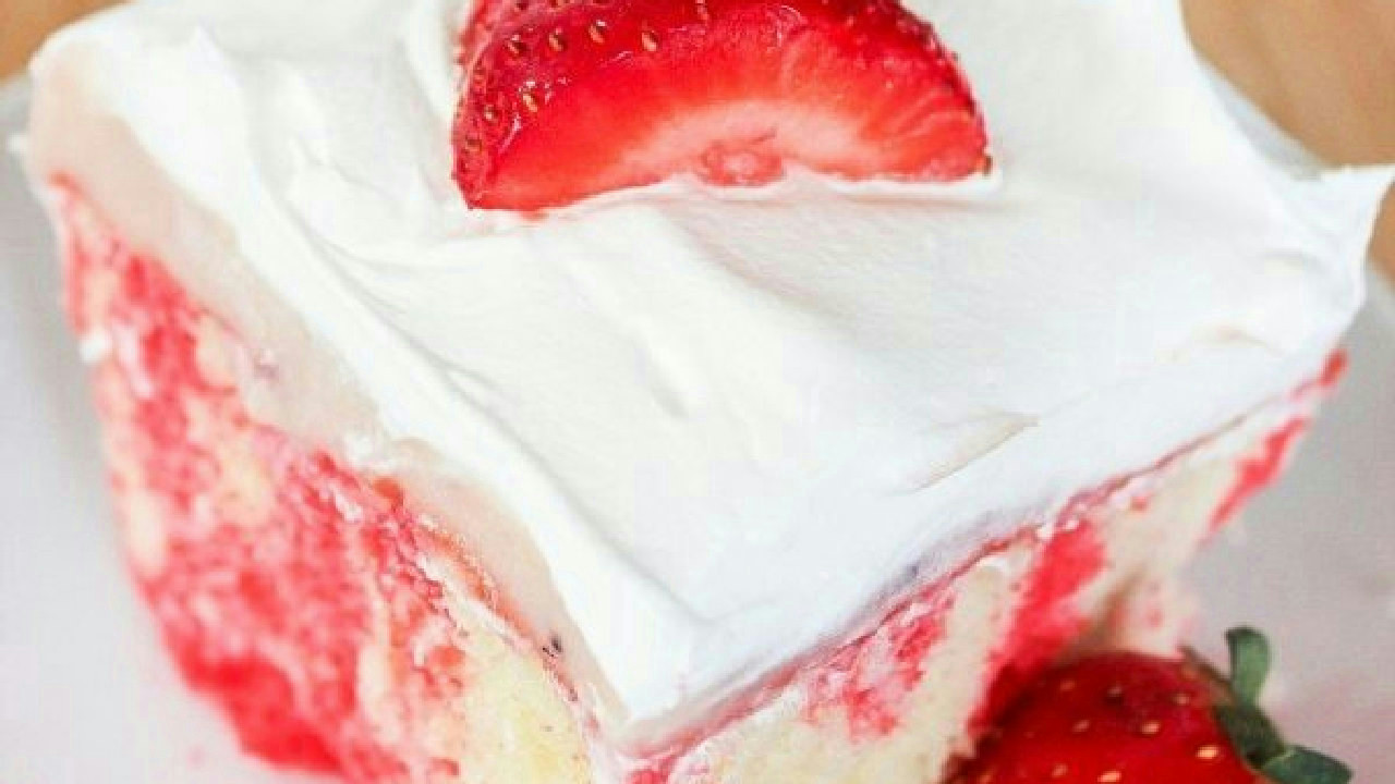 Easy Strawberry Poke Cake Easy Strawberry Poke Cake