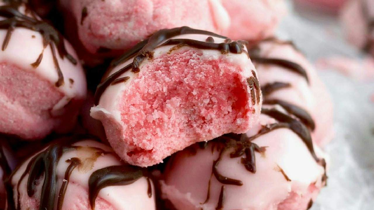Strawberry Shortbread Cookies