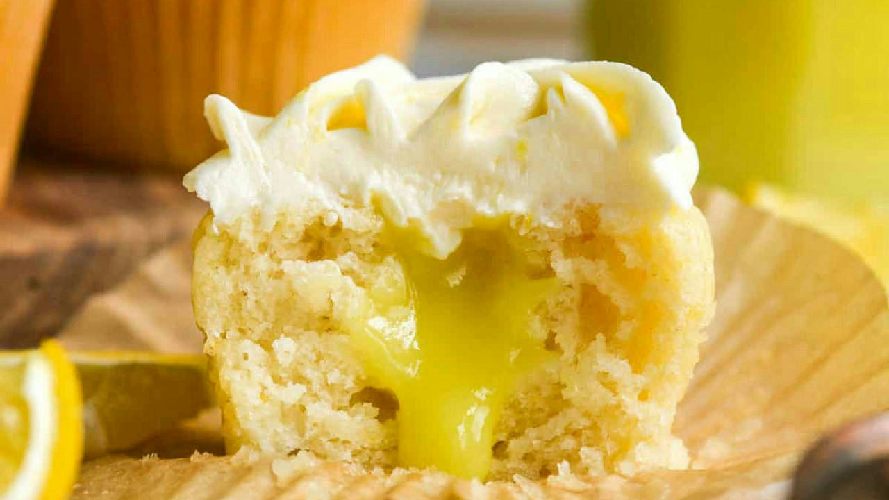 Vegan Lemon Cupcakes with Lemon Curd Filling Vegan Lemon Cupcakes with Lemon Curd Filling