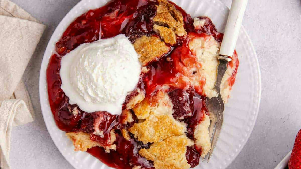 3 Ingredient Strawberry Dump Cake 3 Ingredient Strawberry Dump Cake
