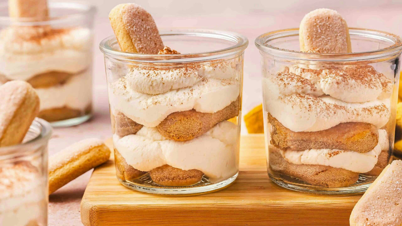 No-Bake Tiramisu Cheesecake Cups