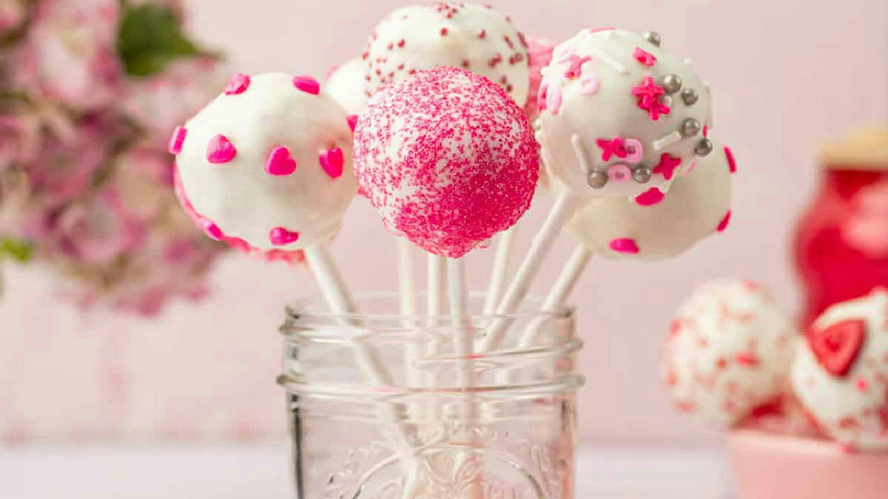 Easy Valentine Cake Pops with Cake Mix (No Cracks)