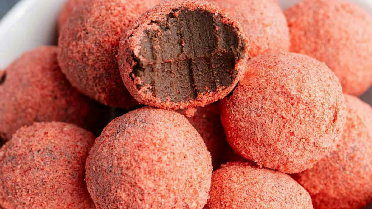 Strawberry Chocolate Truffles