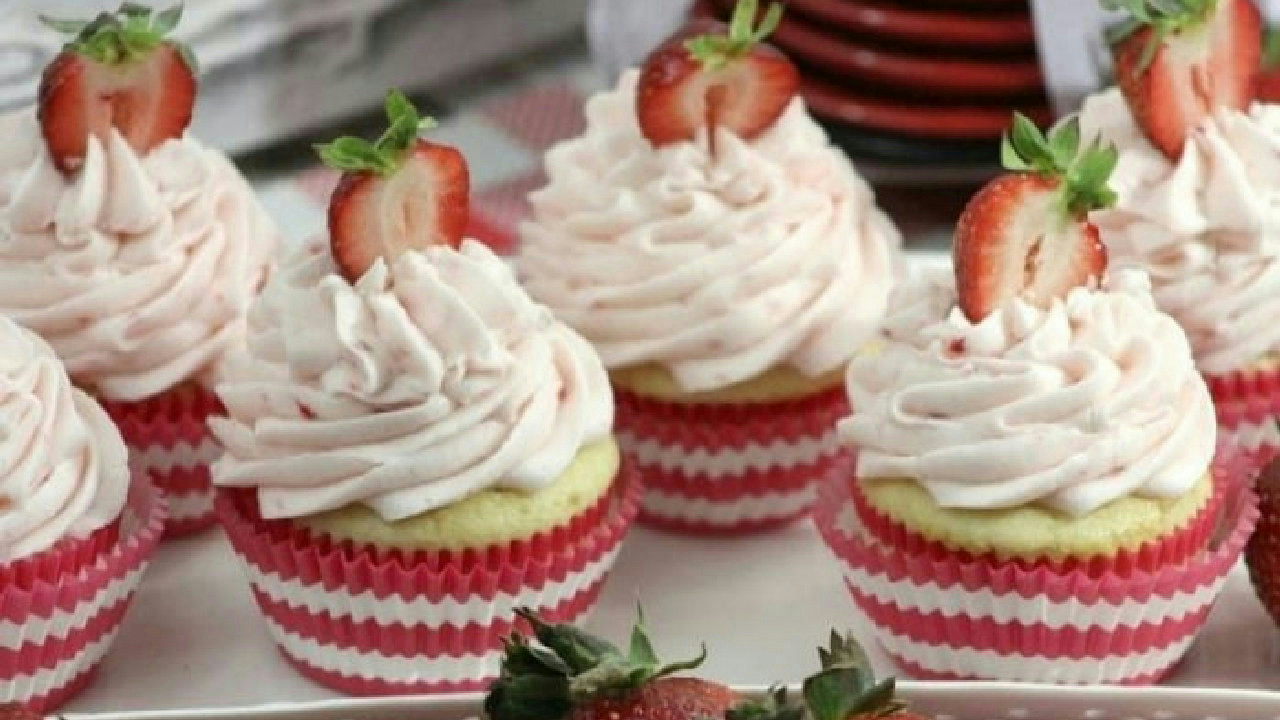 Strawberries and Cream Cupcakes