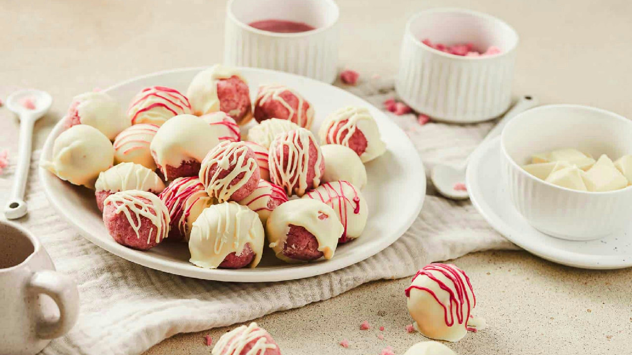 The Trick That Keeps Strawberry Cake Balls Firm and Easy to Dip