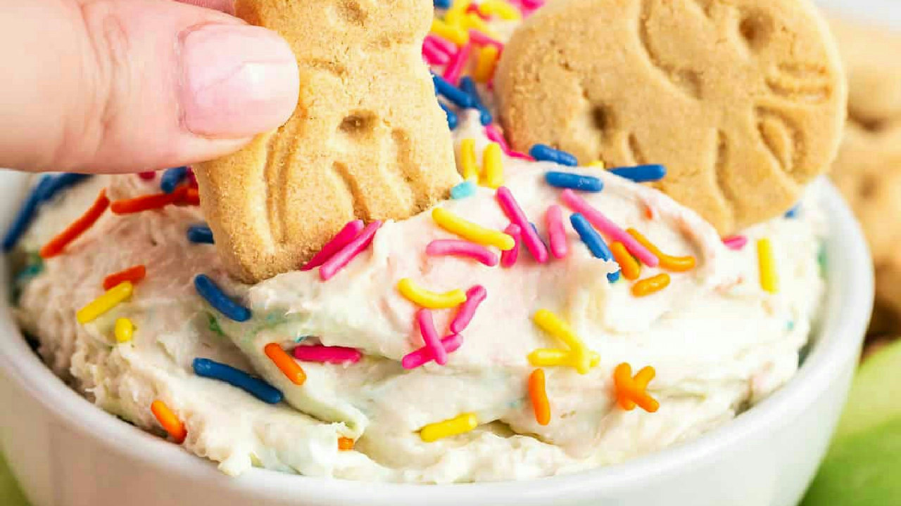 Easy Funfetti Dip (only 5 ingredients) Easy Funfetti Dip (only 5 ingredients)