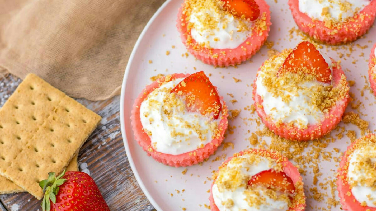 Mini Strawberry Cheesecakes