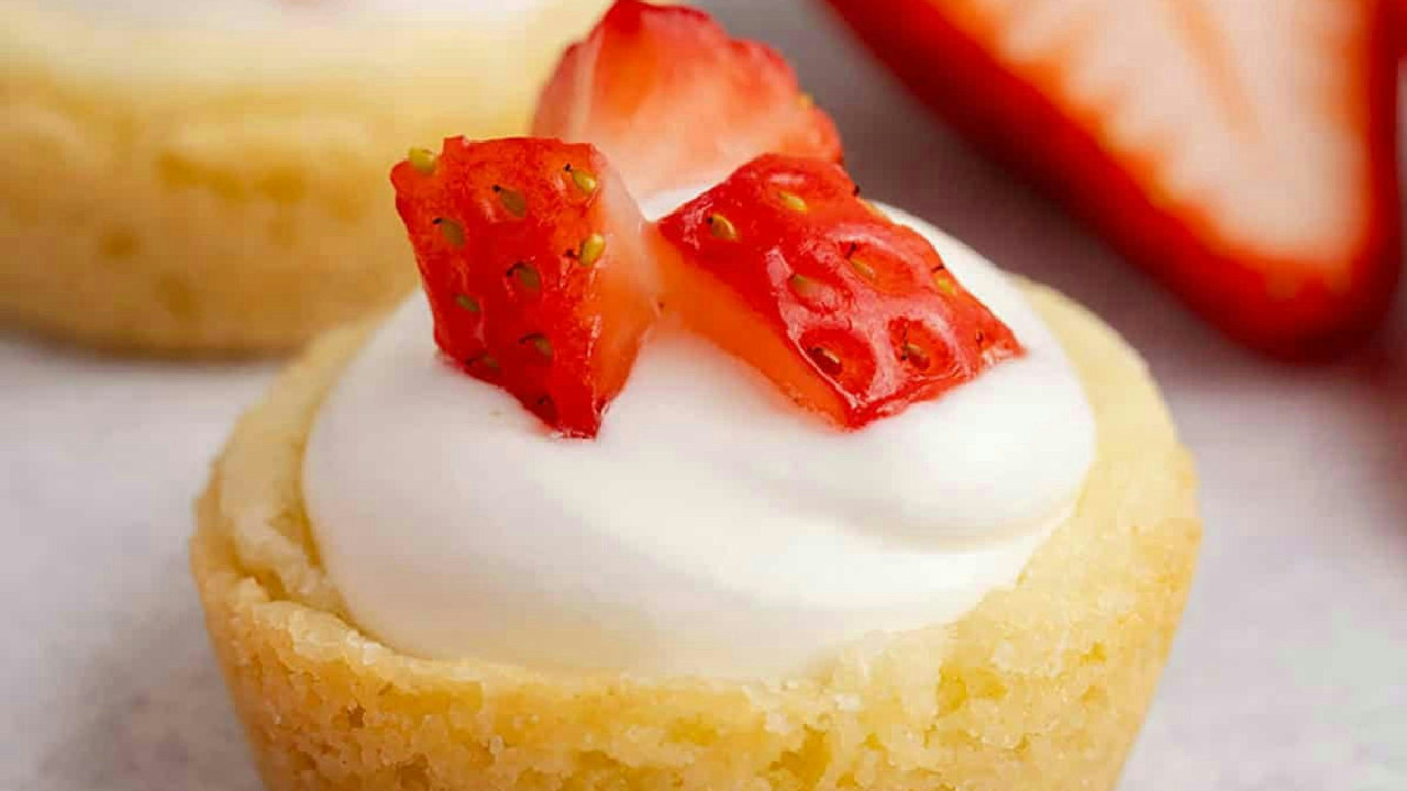 Strawberry Shortcake Cookie Cups