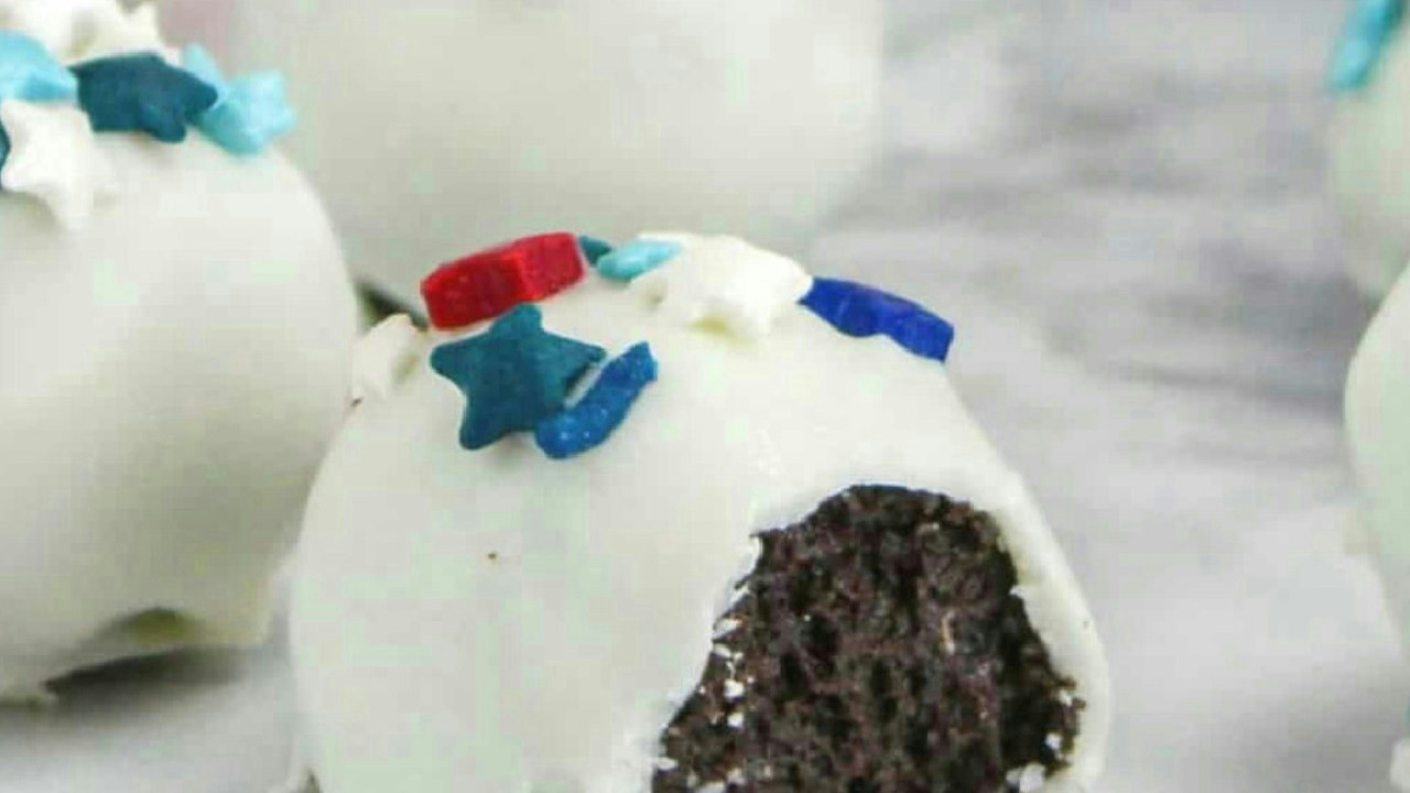 Patriotic Oreo Cookie Truffle Balls (4th of July)