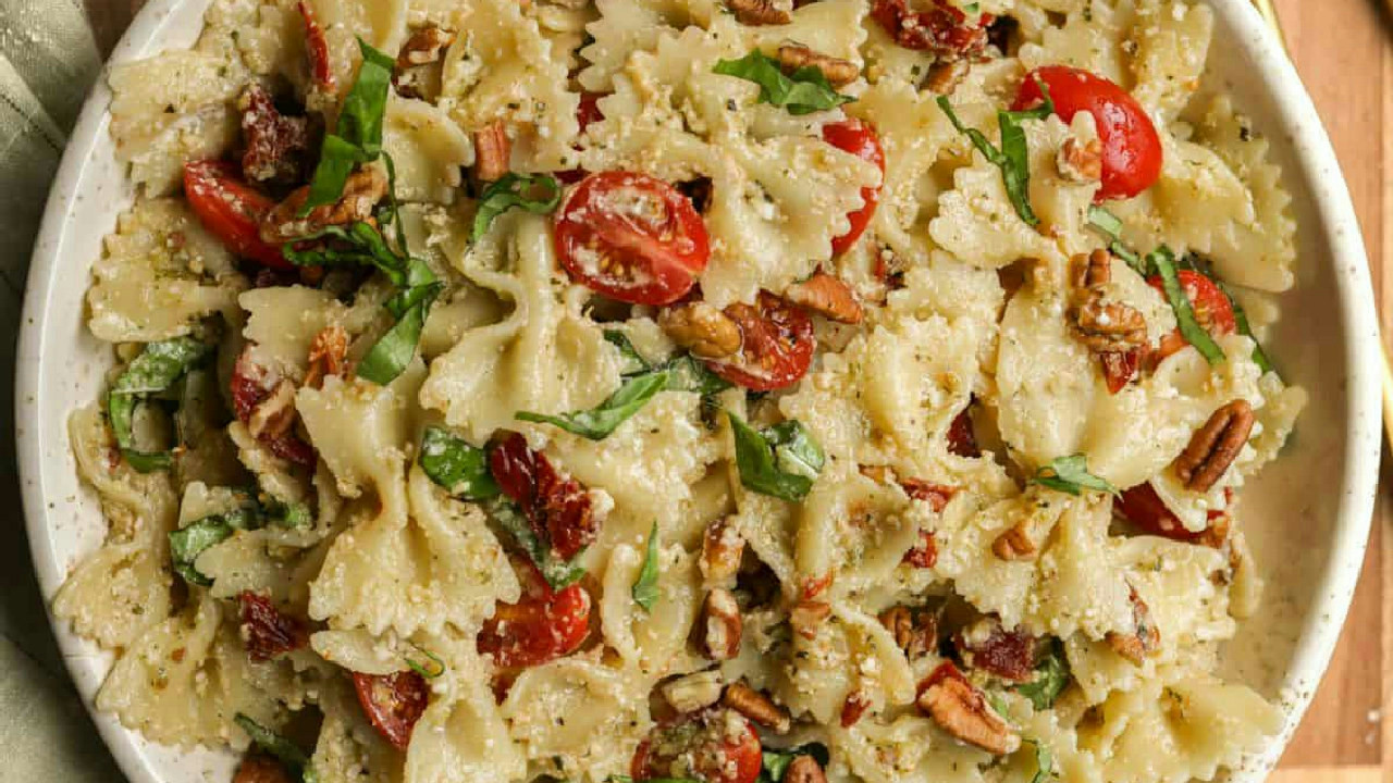 Pesto Pasta Salad with Sundried Tomatoes