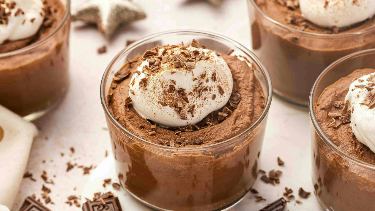 Easy 5-Ingredient Chocolate Mousse Cups