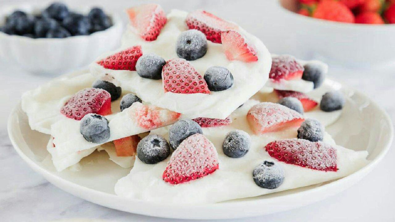 Craving a no-bake summer treat? This Berry Yogurt Bark is cool, colorful, and kid-approved.
