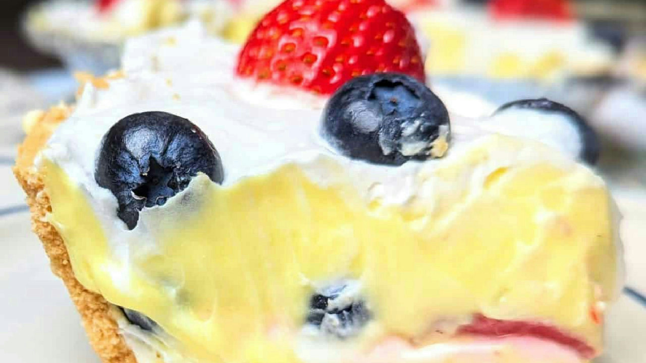 No-Bake Summer Berry Lush Pie